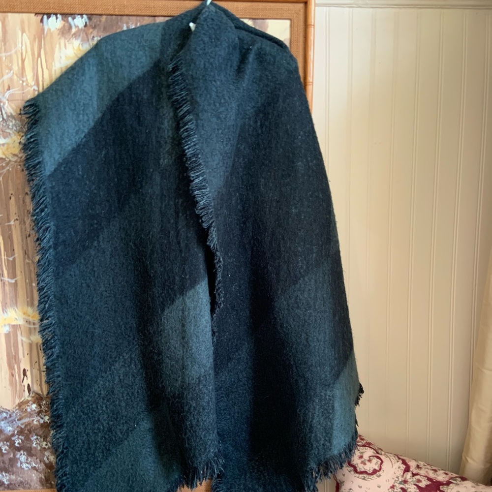 Green urban outfitters shawl